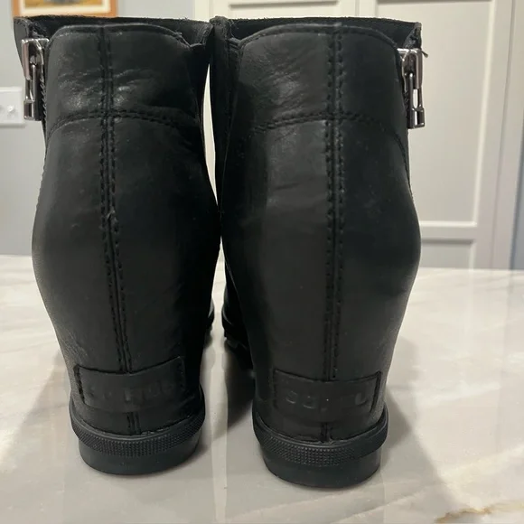 Sorel Joan of Arctic Women’s Black Leather Wedge II Zip Ankle Boots, size 12/43 - Picture 4 of 10